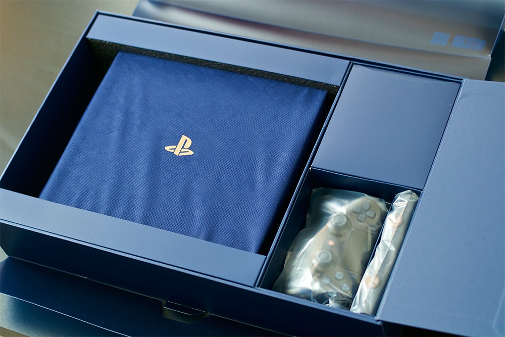 Unboxing de PS4 Pro 500 Million Limited Edition - Meristation