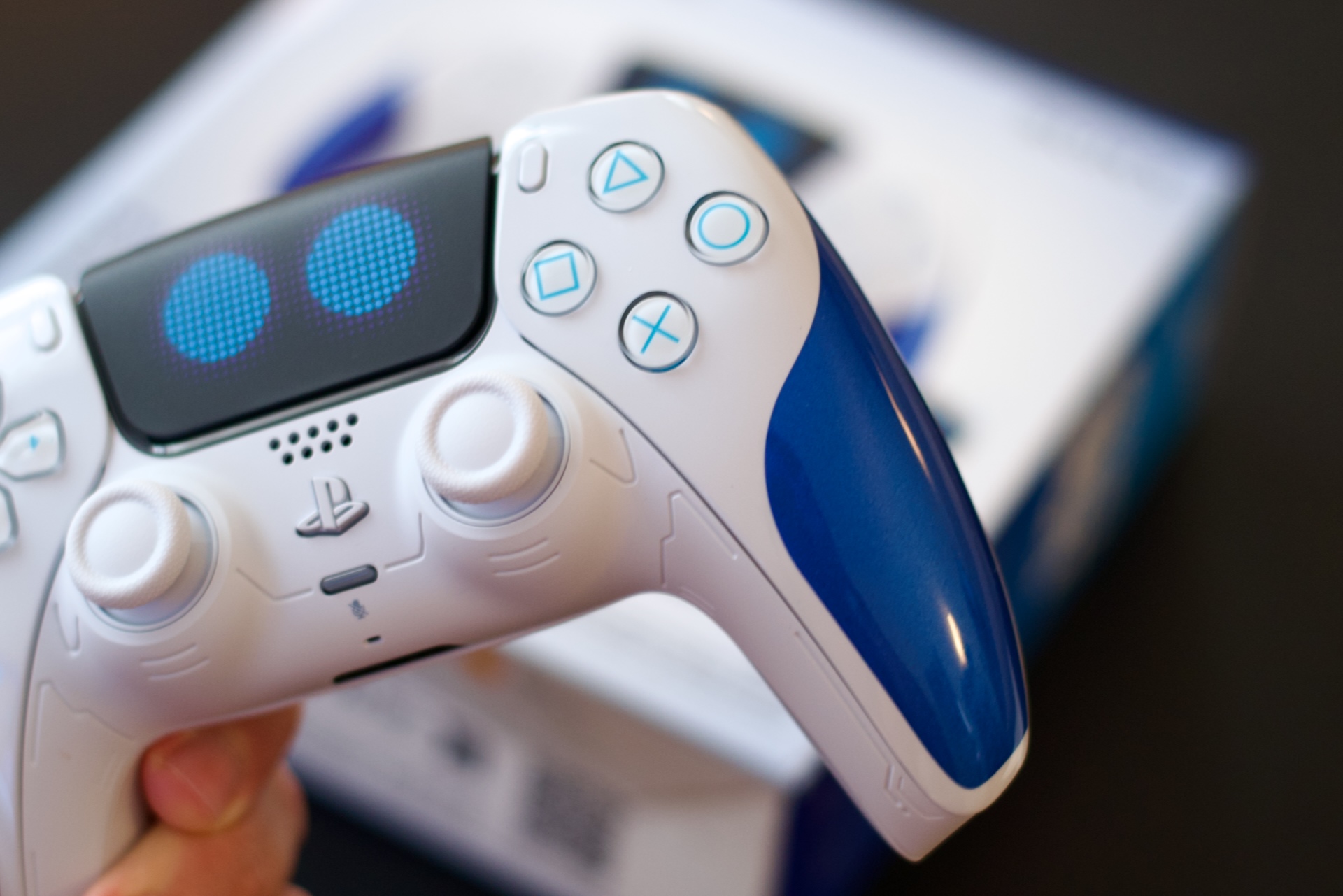 Unboxing Manette Astro Bot PS5 collector